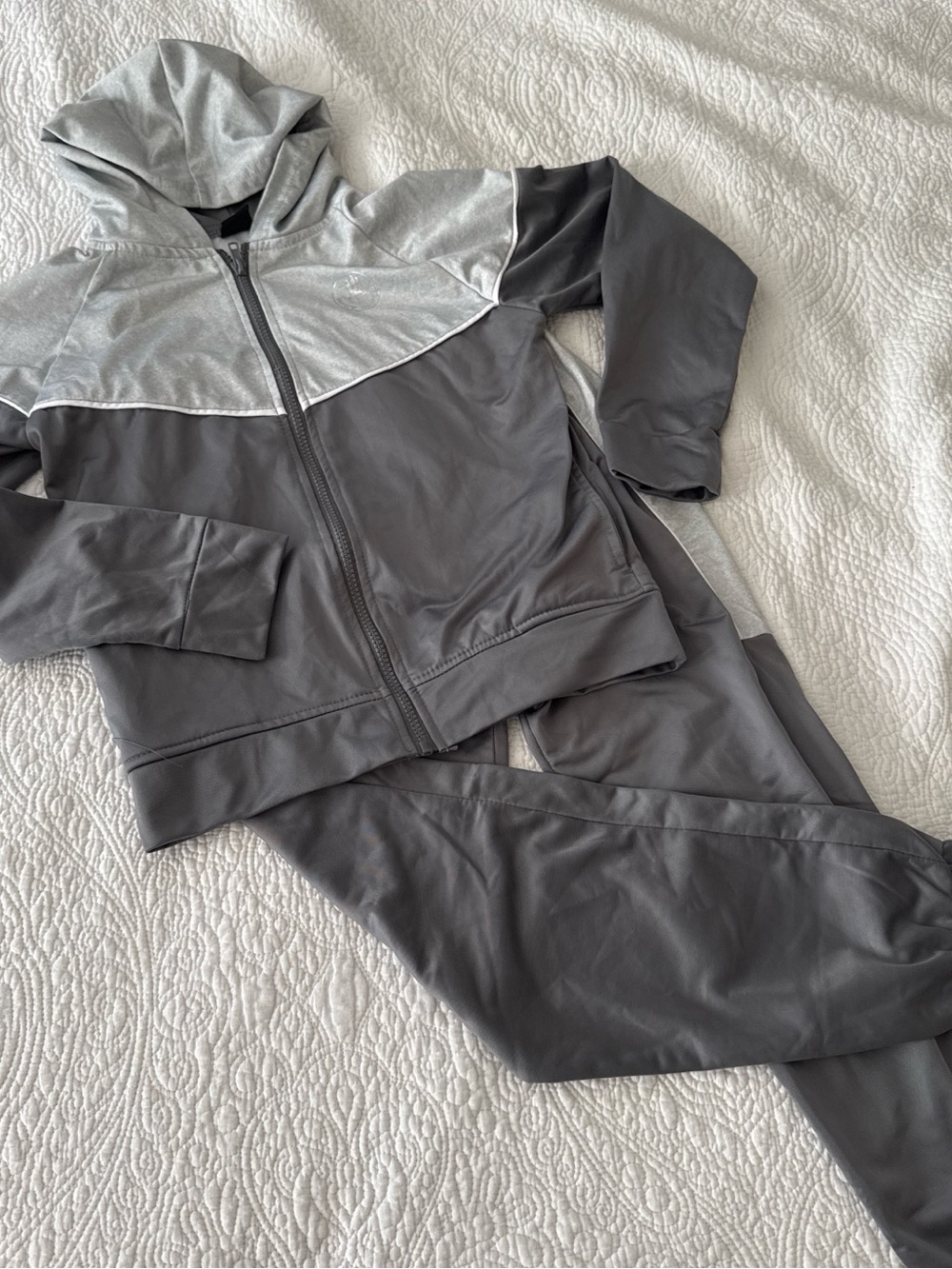 Body Glove Kids Two-Tone Silver and Gray Hooded track suit set